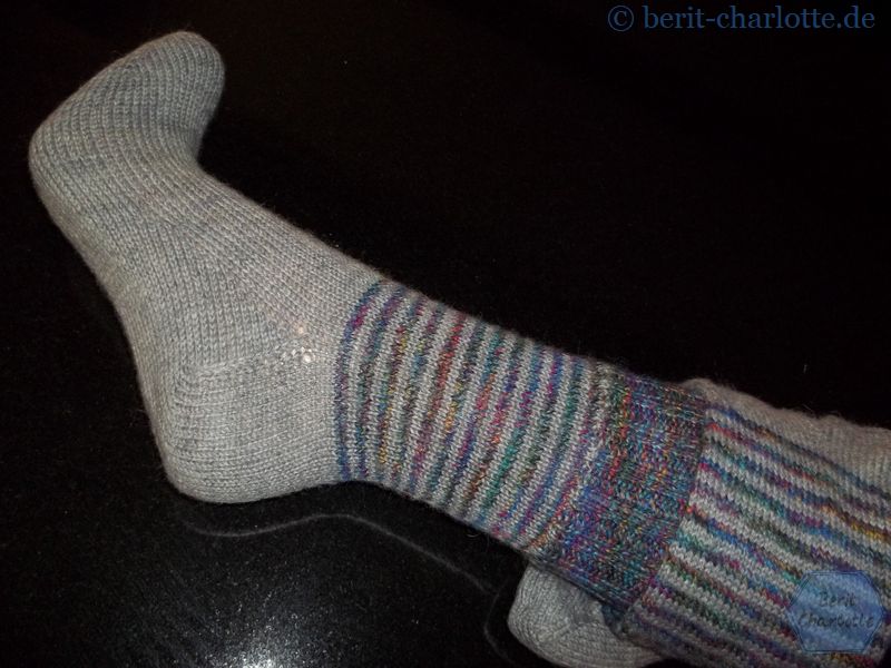 Socken mit einfachem Ringelmuster