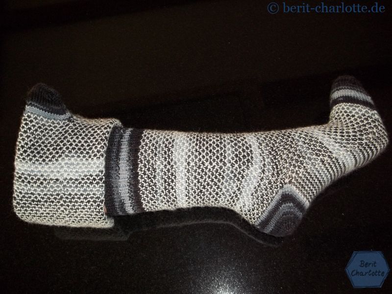 Broken Seed Stitch - Socken nur mit rechten und linken Maschen, und immer nur eine Farbe, mit der du strickst.